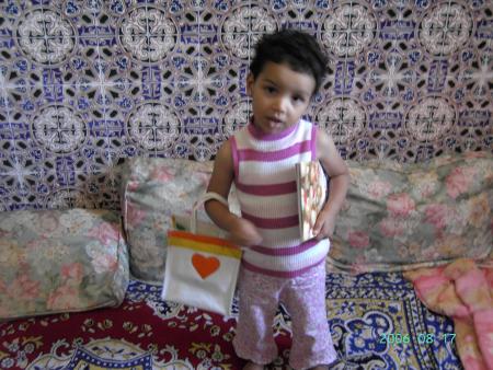 que viend faire cette petite sur mon blog